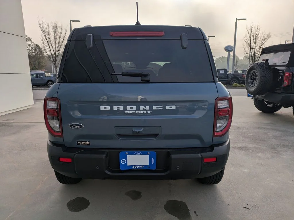 New 2025 Azure Gray Metallic Tri-Coat Ford Outer Banks image 5