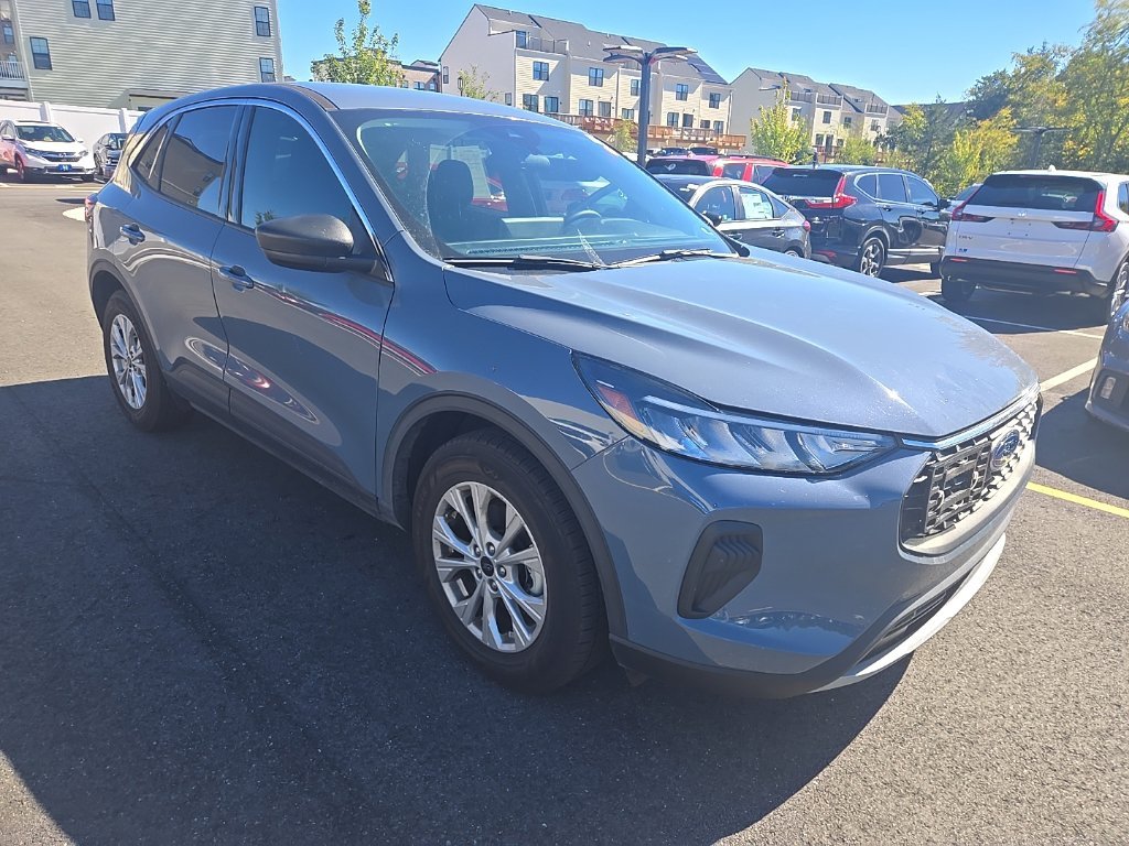 Used 2024 Vapor Blue Ford Active image 3