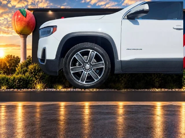 Used 2023 White GMC SLT image 28
