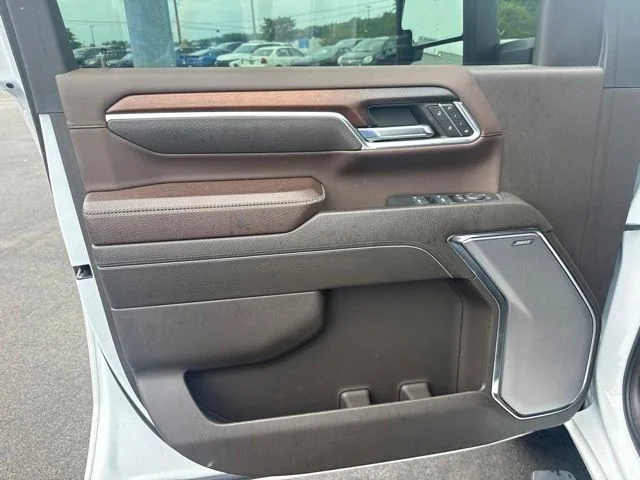 Used 2024 White GMC Denali image 19