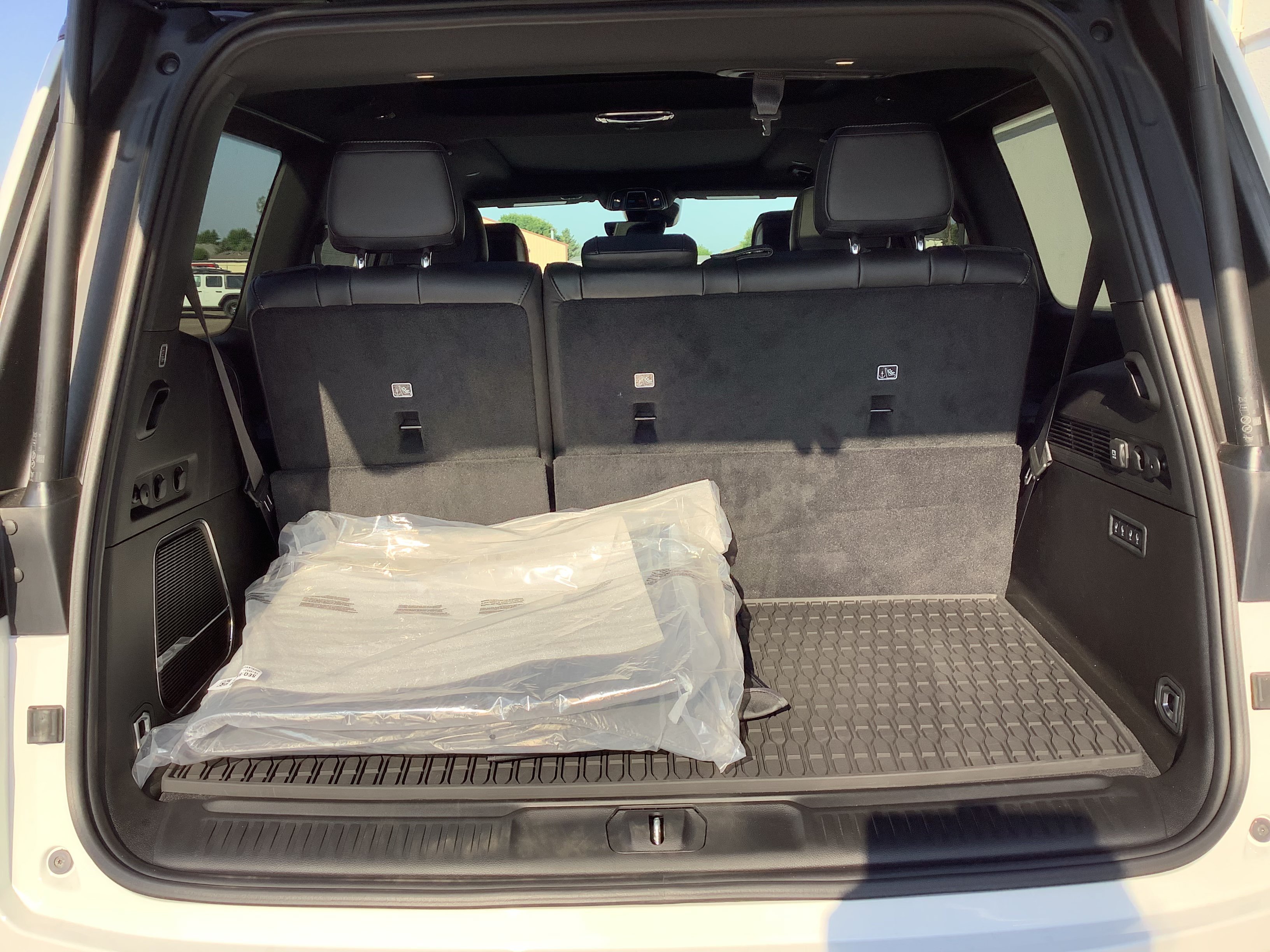 New 2026 Bright White Clear-Coat Exterior Paint Jeep Upland image 8