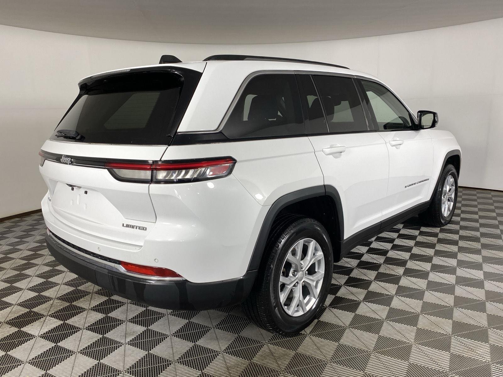 Used 2023 Bright White Clearcoat Jeep Limited image 7