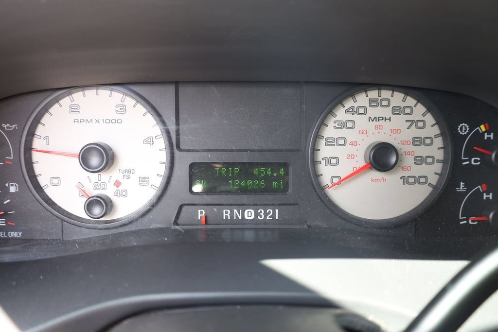 Used 2005 White Ford Lariat image 14