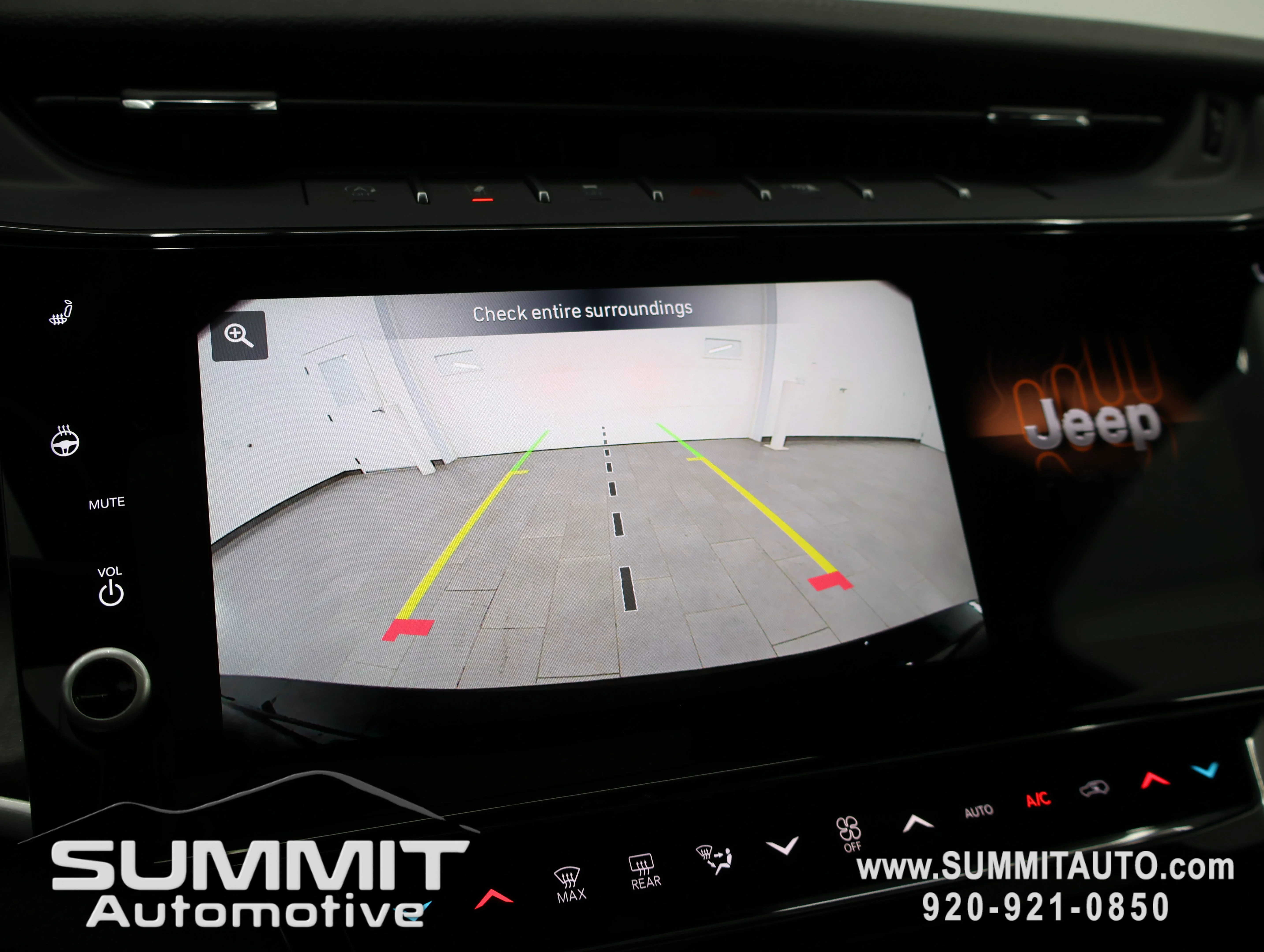 New 2026 Diamond Black Crystal Pearl-Coat Exterior Paint Jeep Limited image 16