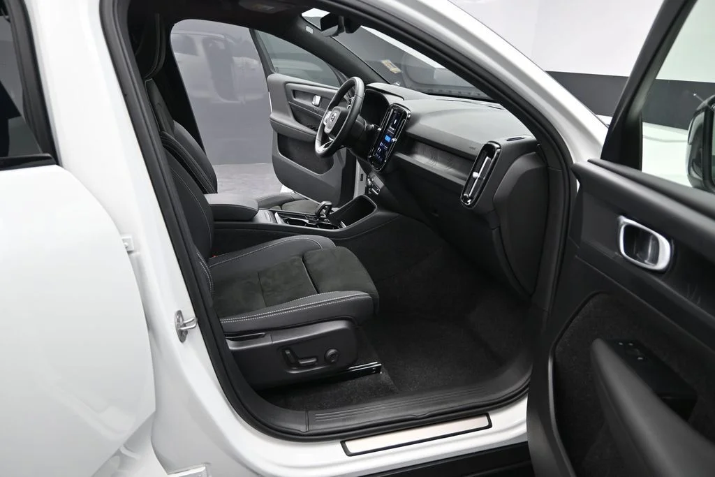 Certified Used 2023 Crystal White Volvo Plus image 20