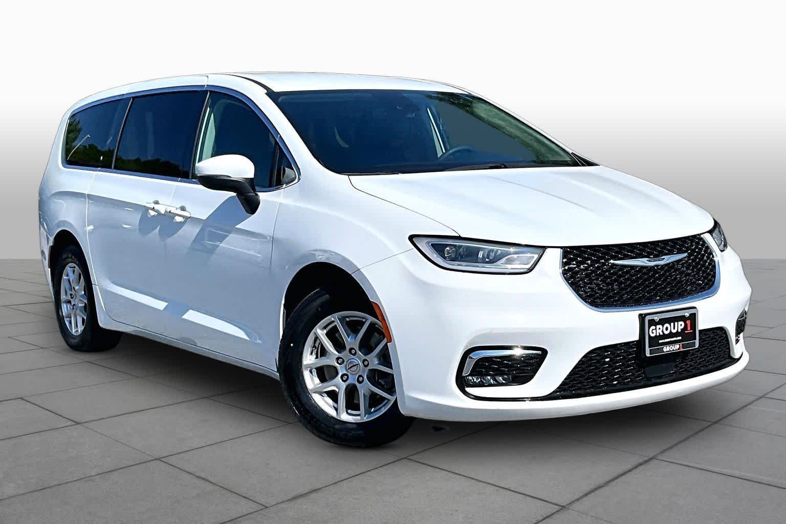 Used 2023 Bright White Clearcoat Chrysler Touring L image 3