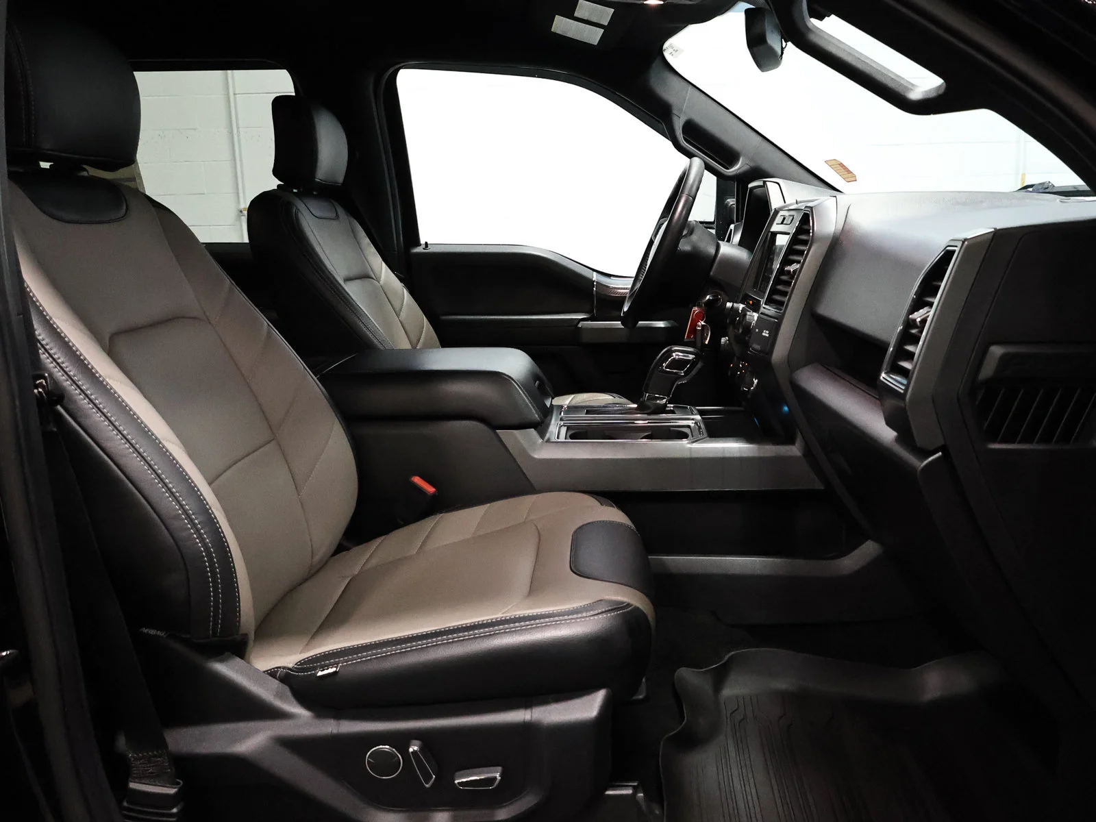 Certified Used 2018 Shadow Black Ford XLT image 24