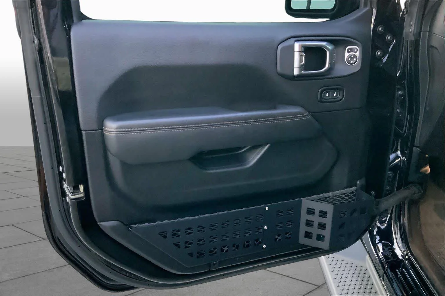 Used 2023 Black Clearcoat Jeep High Altitude image 32