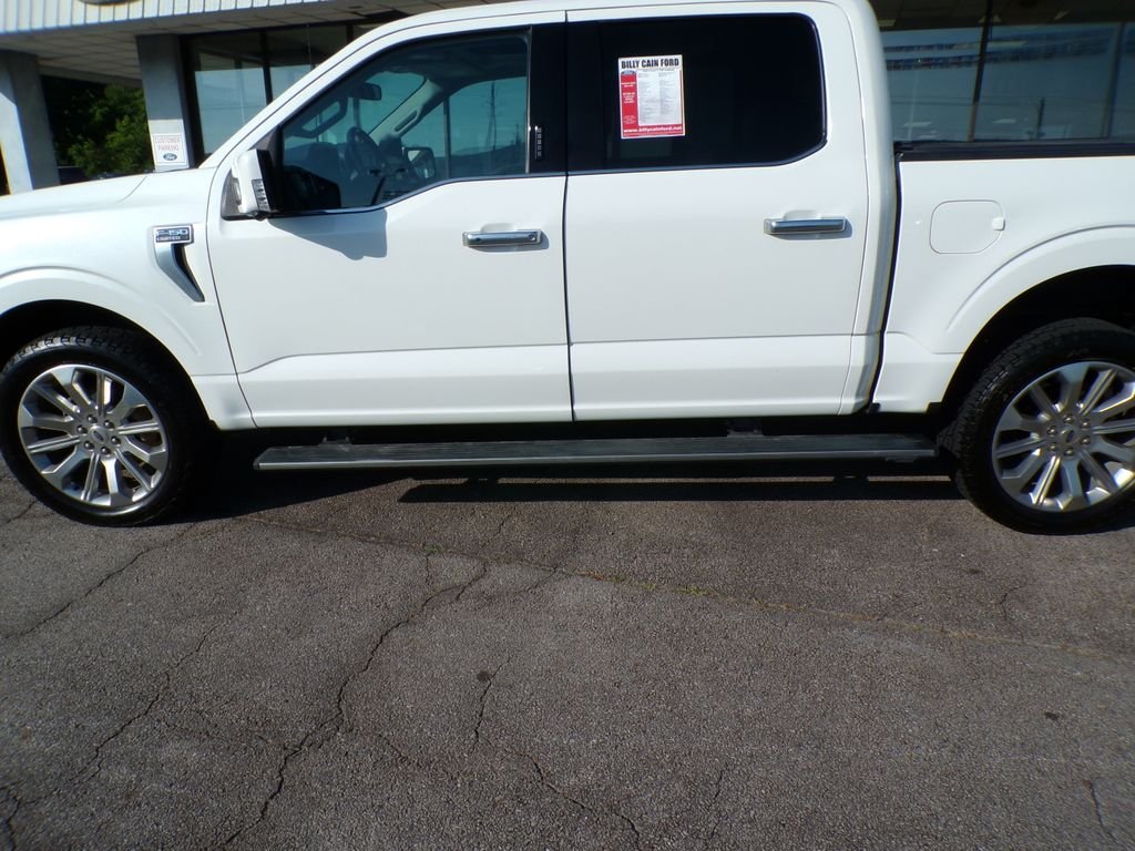Used 2022 White Metallic Ford Limited image 35