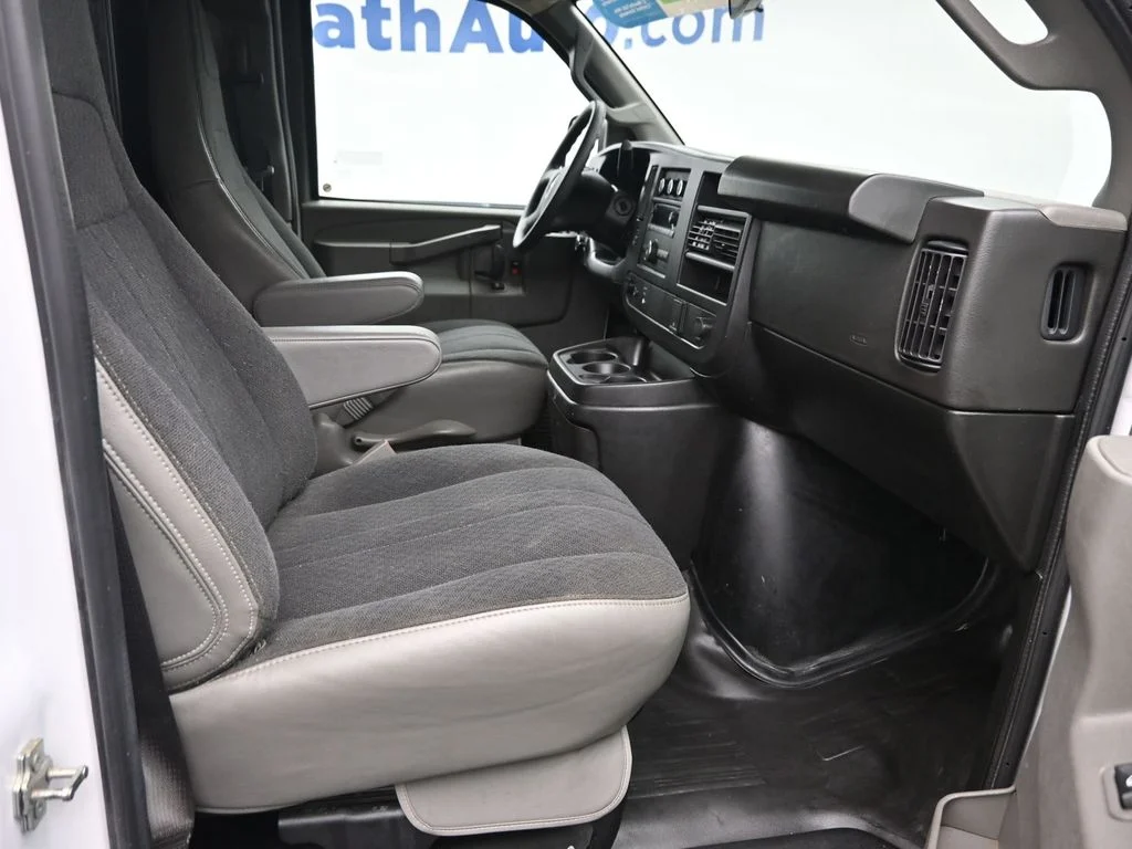 Used 2024 White GMC Work Van image 9