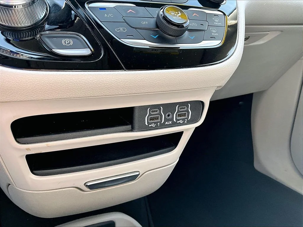 Used 2023 Gray Chrysler Touring L image 19