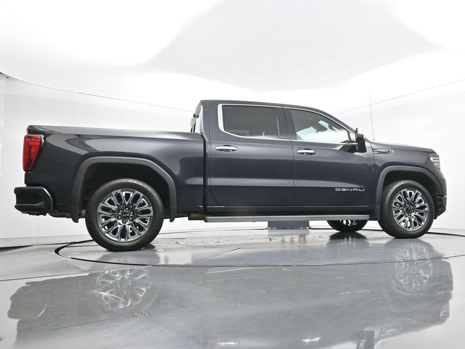 Used 2023 TITANIUM RUSH METALLIC GMC Denali Ultimate image 25