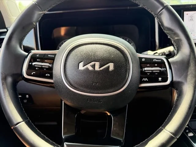 Used 2022 White Kia X-Line EX image 18