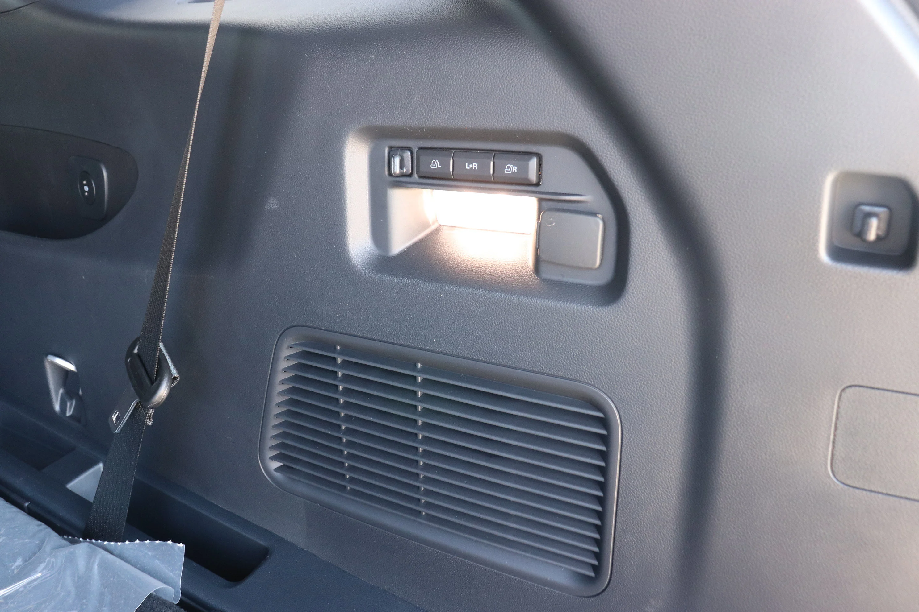 New 2026 CARBONIZED GREY METALLIC Ford Platinum image 7