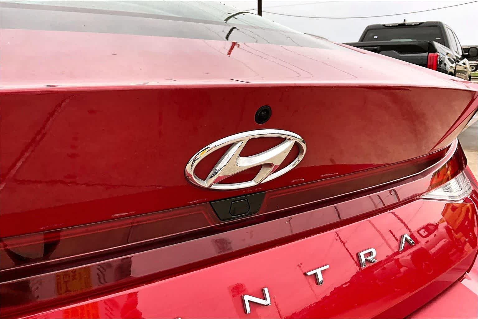 Used 2022 Scarlet Red Pearl Hyundai SEL image 30