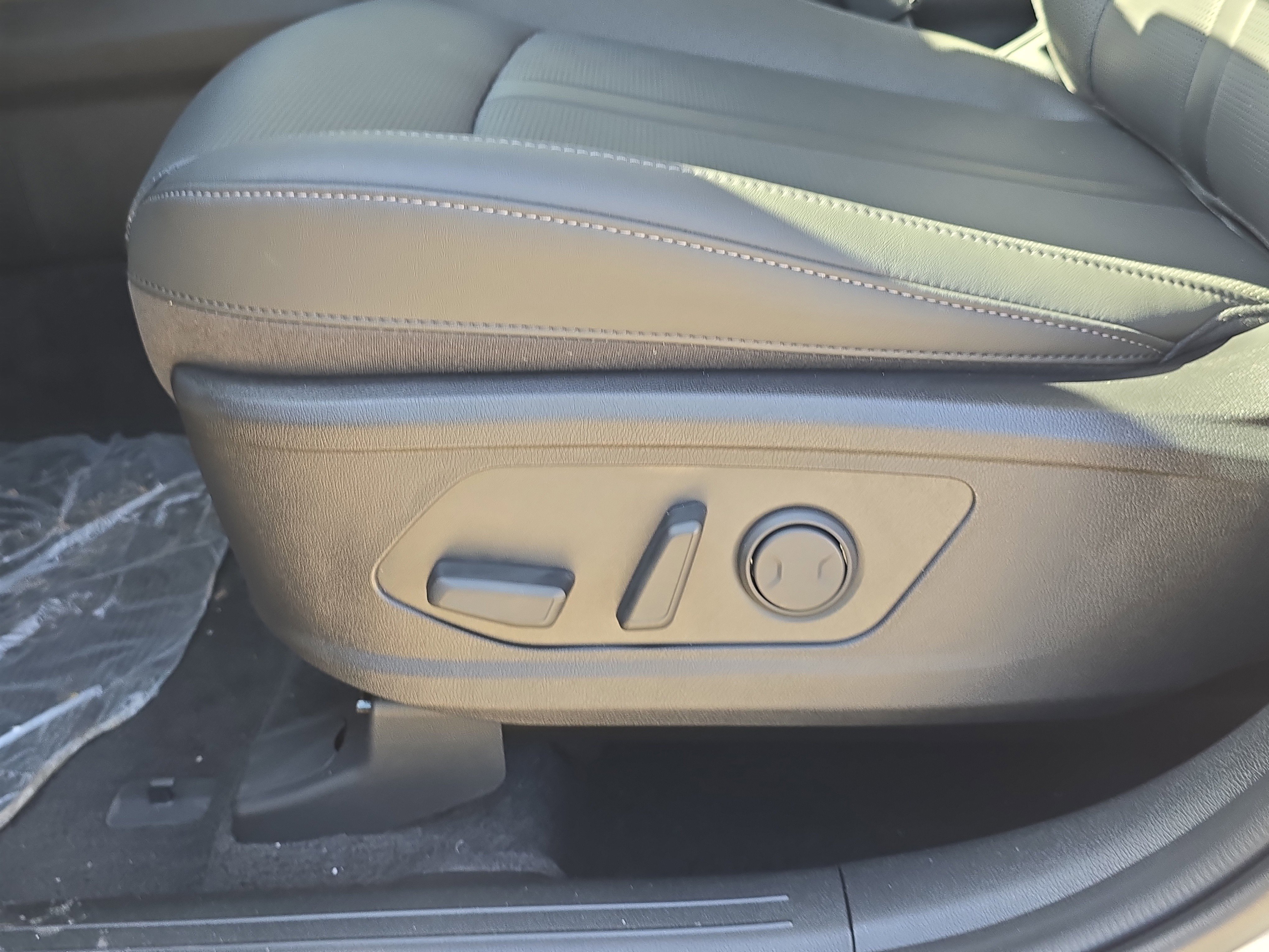 New 2026 Wolf Gray Kia S image 22