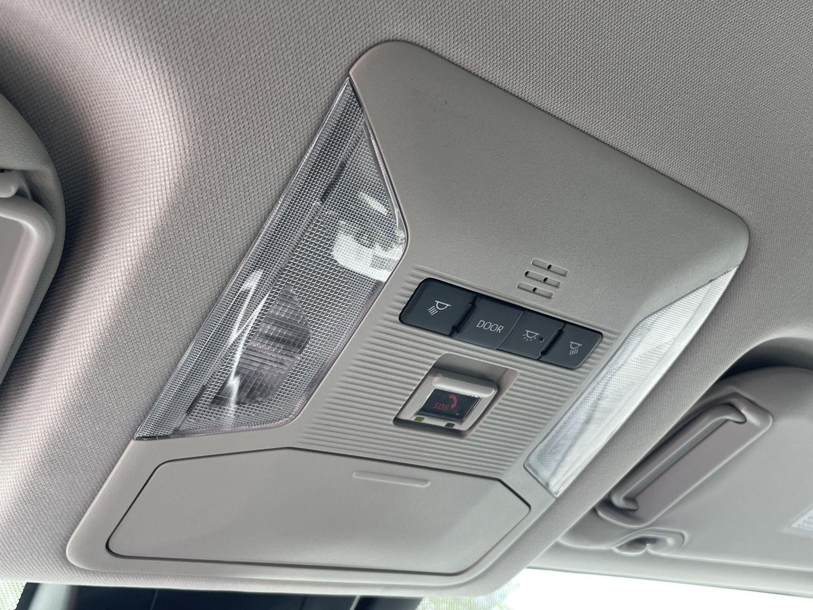 2022 Toyota RAV4 XLE - Photo 34