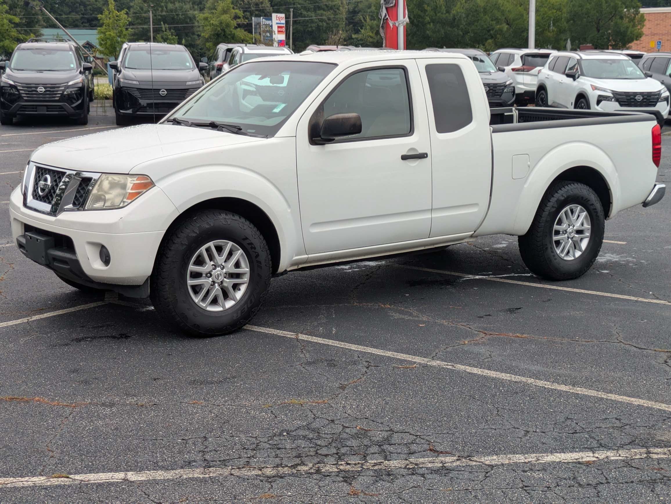 Used 2015 White Nissan SV image 7