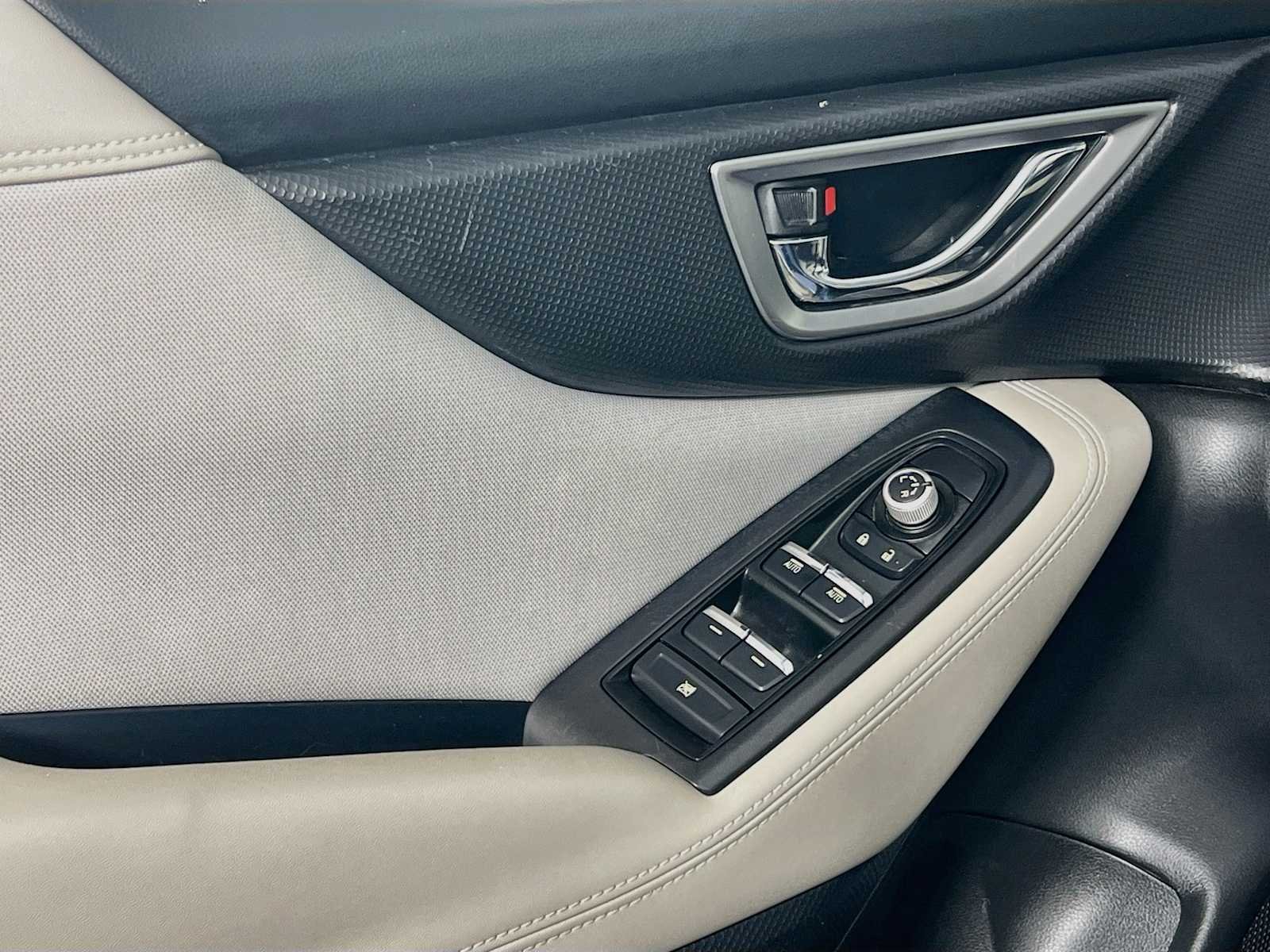 Used 2019 Horizon Blue Pearl Subaru Premium image 17