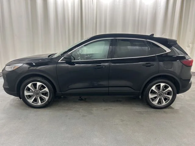 Used 2025 Black Ford Platinum image 3