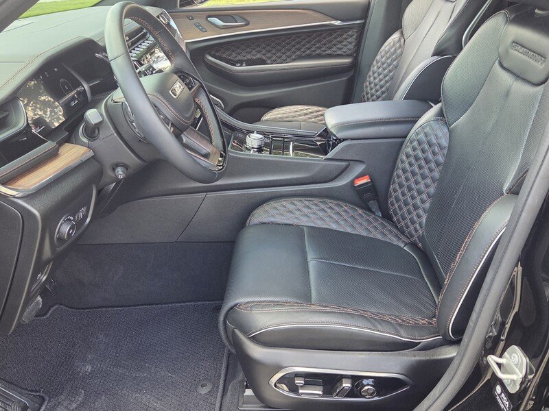 Used 2024 Diamond Black Crystal Pearlcoa JEEP SUMMIT 4X4 image 9
