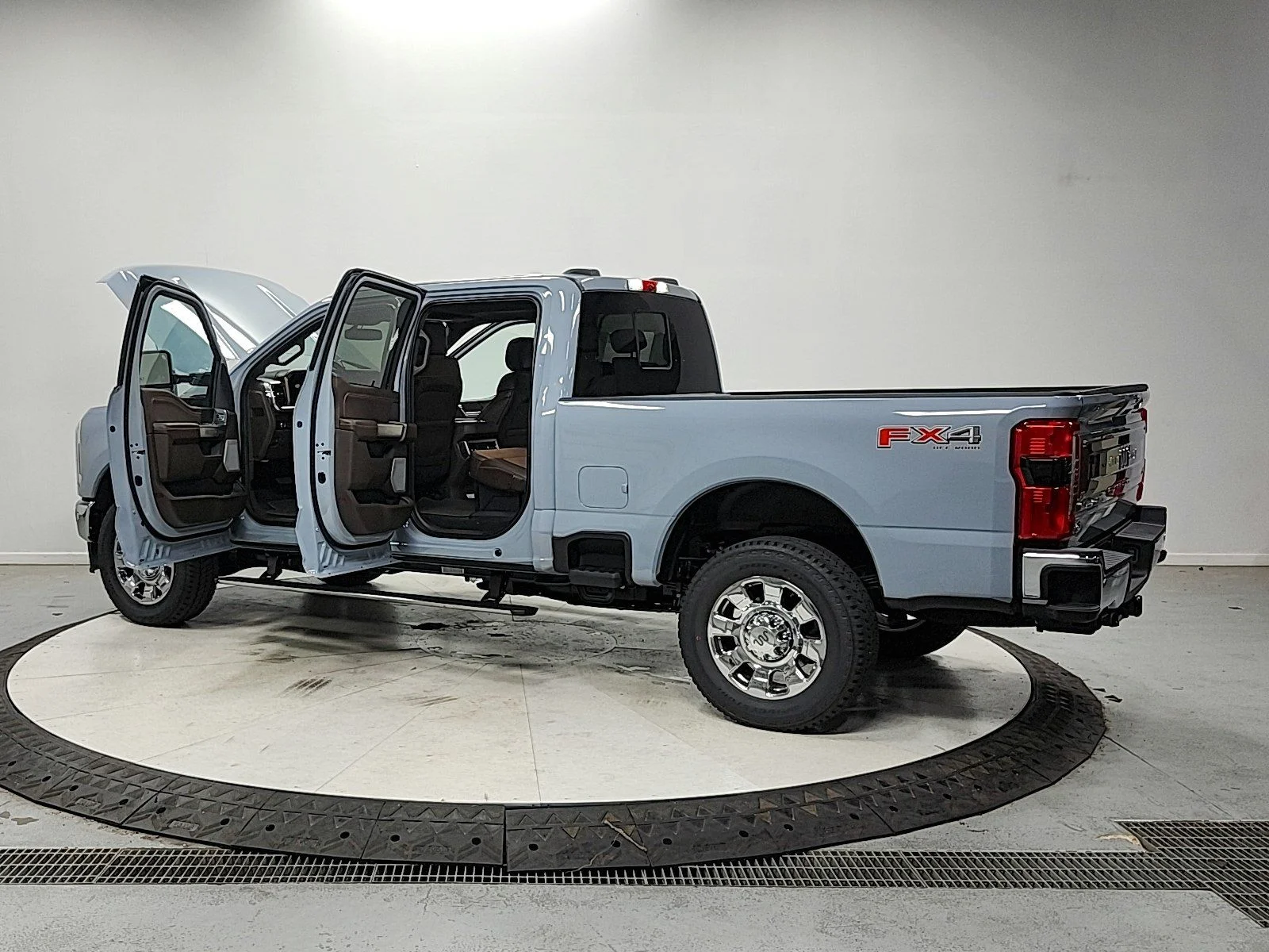 New 2026 Glacier Gray Metallic Tri-Coat Ford F-250® King Ranch® image 13