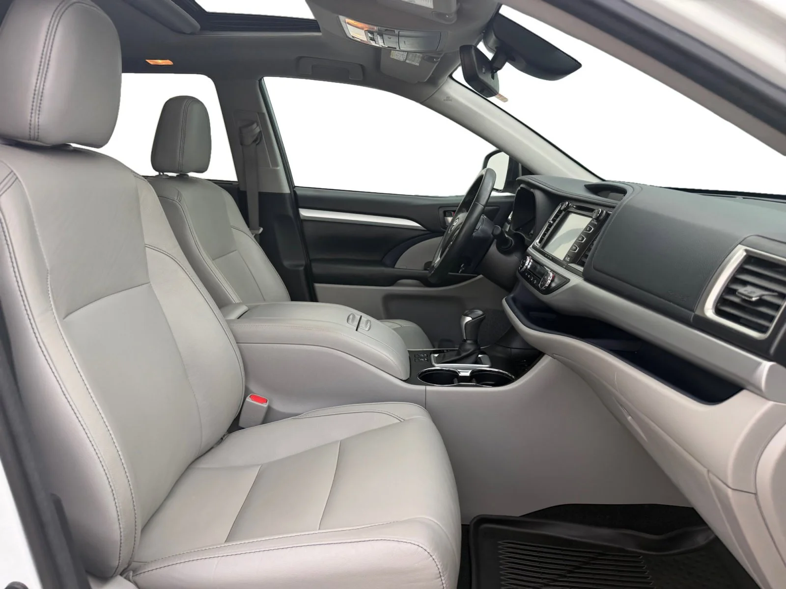 Used 2017 Blizzard Pearl Toyota XLE image 31
