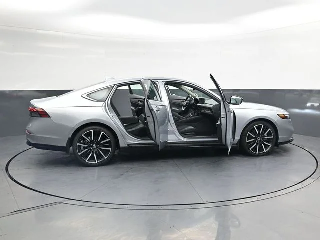Used 2025  Honda Touring image 37