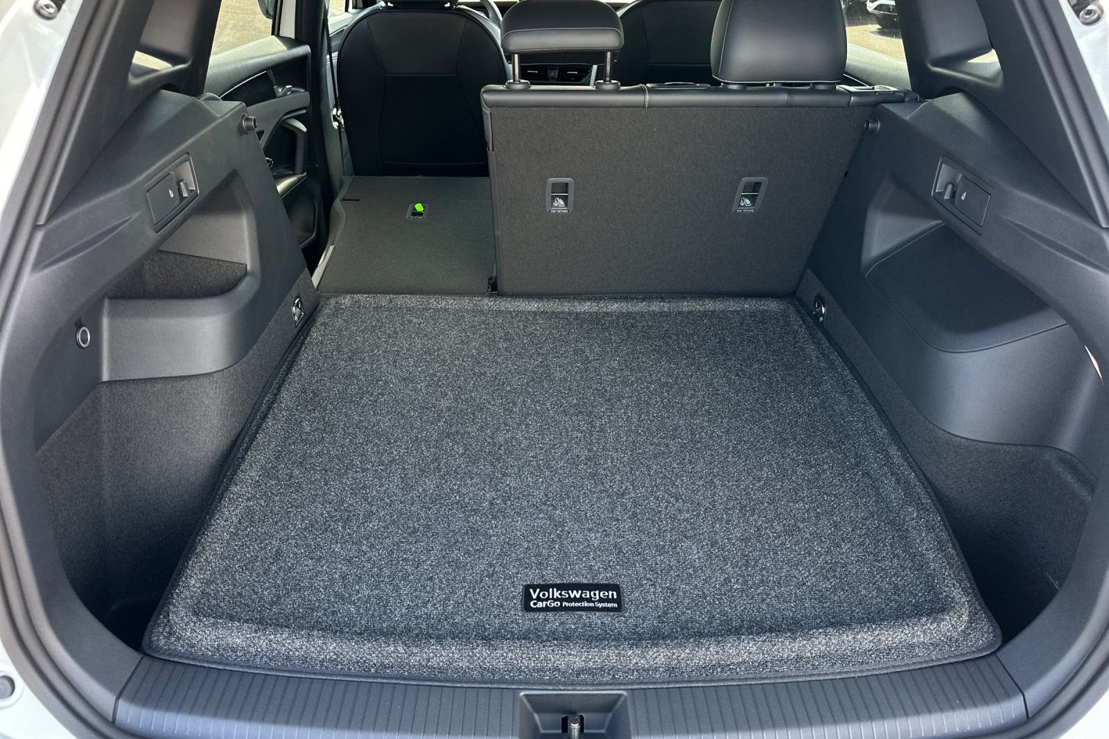 New 2026  Volkswagen 2.0T SE R-Line Black image 15