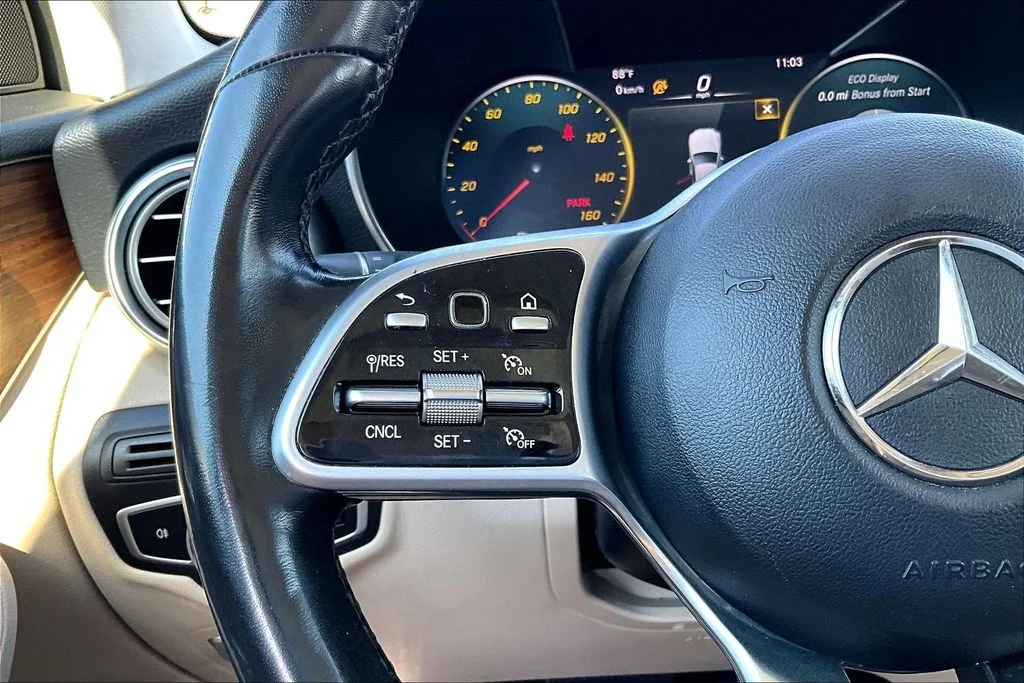 Used 2022 White Mercedes-Benz GLC 300 image 17