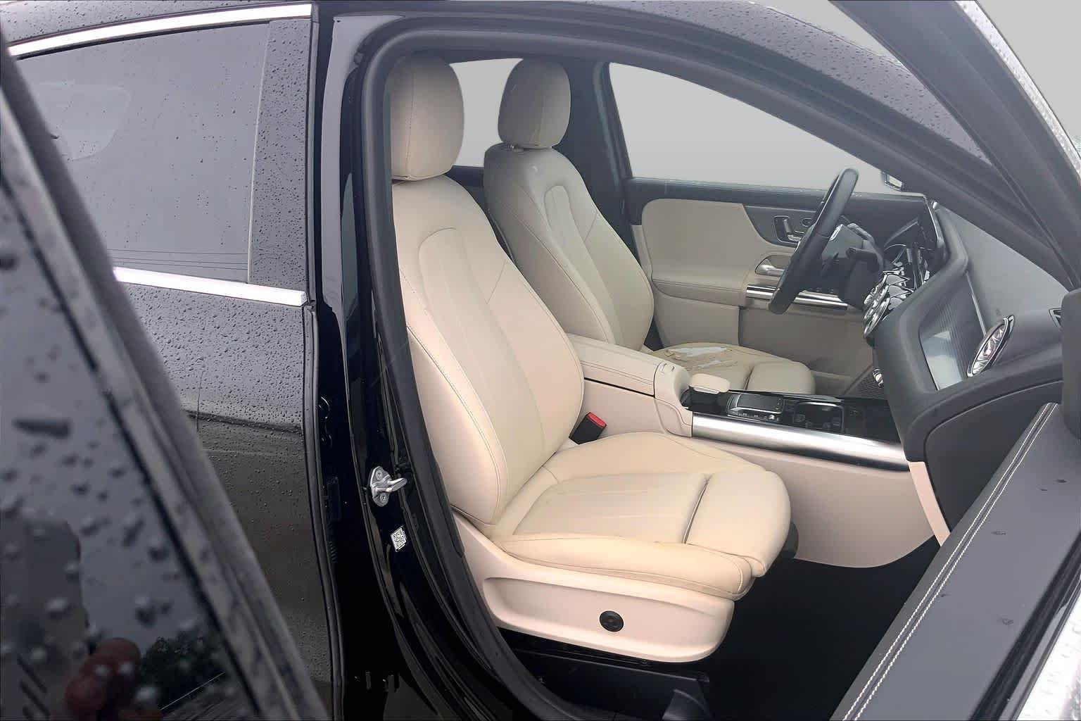 Used 2021 Night Black Mercedes-Benz GLA 250 image 9