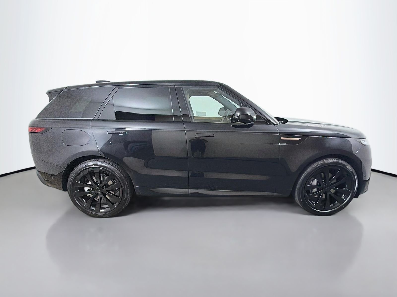 New 2026 Santorini Black Land Rover Dynamic SE image 6