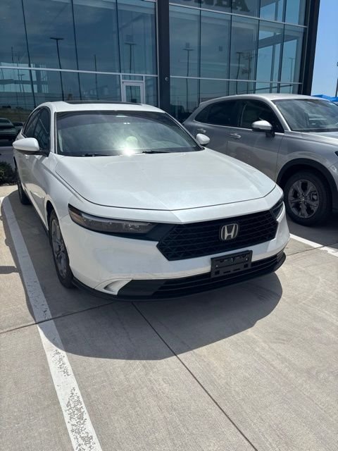 Used 2023  Honda EX image 2