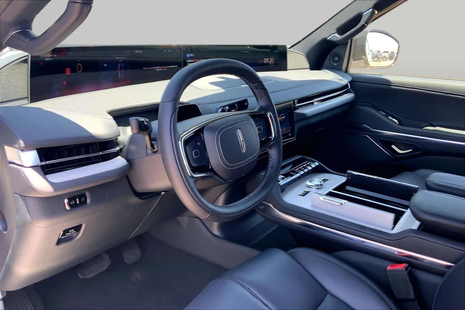 New 2026 Pristine White Metallic Tri-Coat Lincoln Reserve image 8