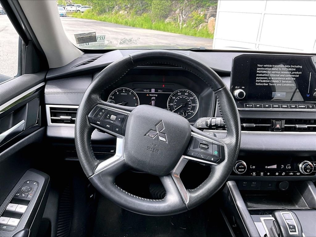 Used 2024 Gray Mitsubishi SE Black Edition image 18