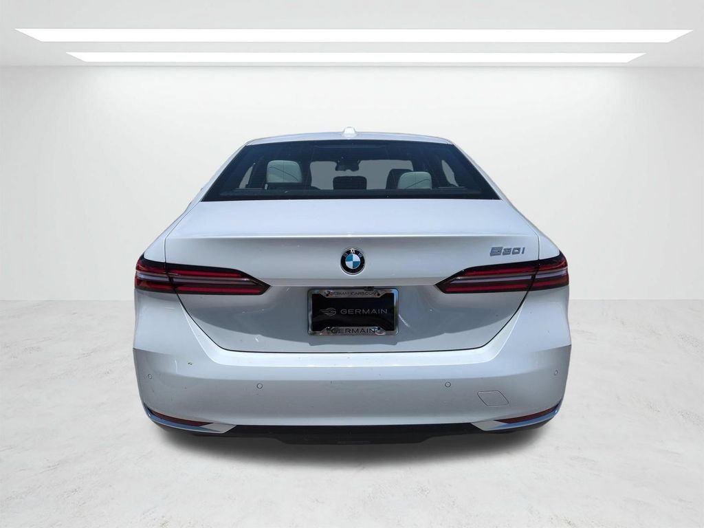 New 2027 White Metallic BMW 530i image 5