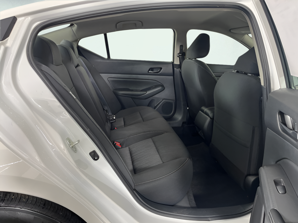 Used 2025 Glacier White Nissan 2.5 SV image 14