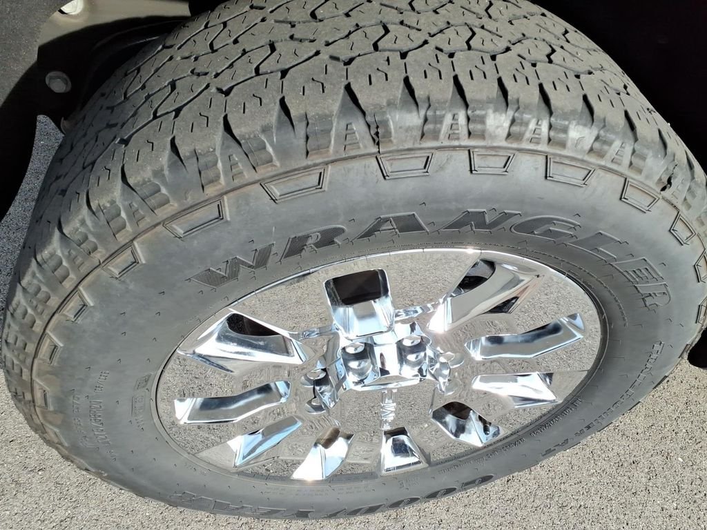 Used 2025 Onyx Black GMC Denali image 21