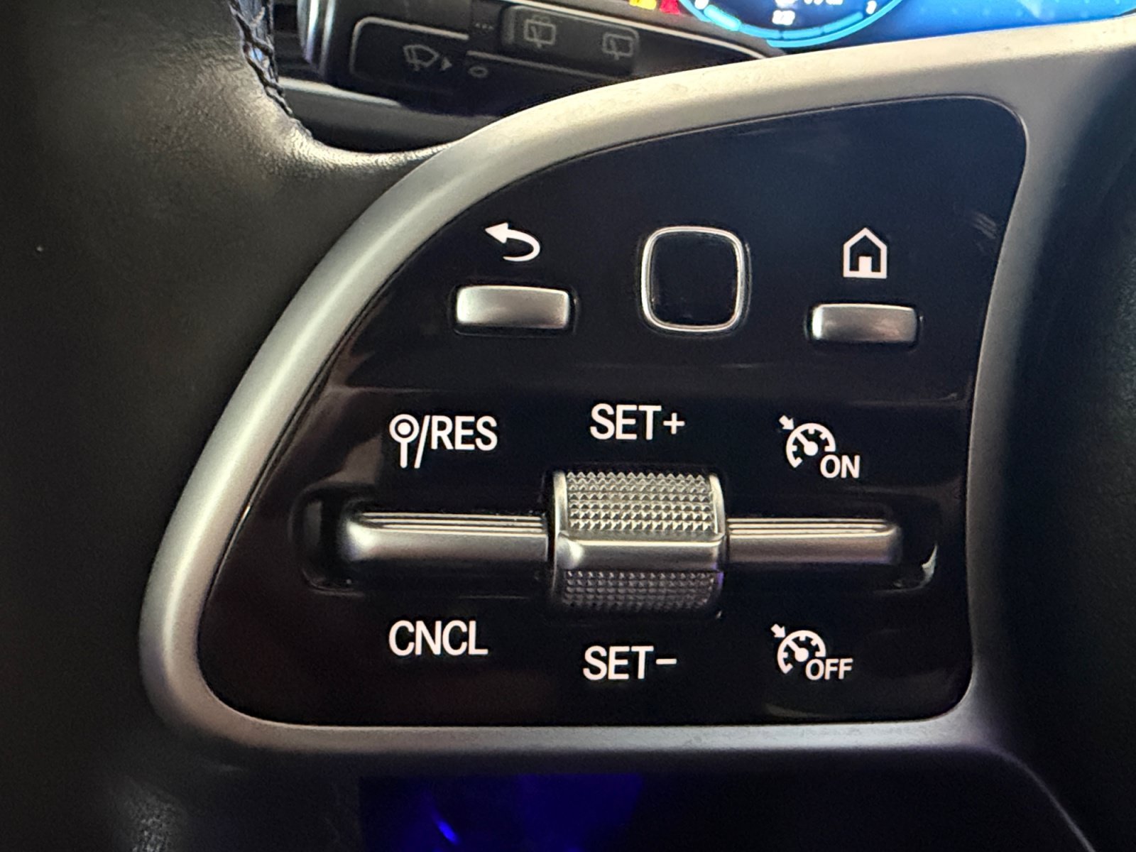 Used 2020 Emerald Green Metallic Mercedes-Benz GLE 350 image 25