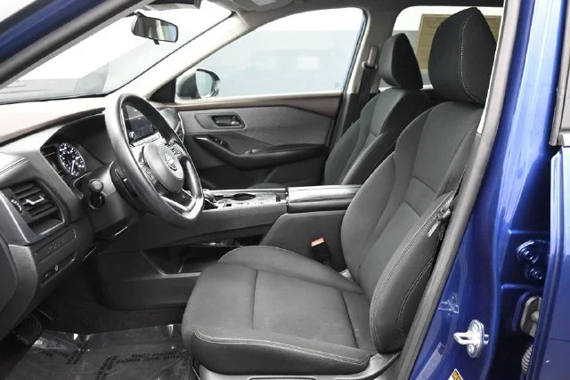Used 2023 Blue Nissan S image 6
