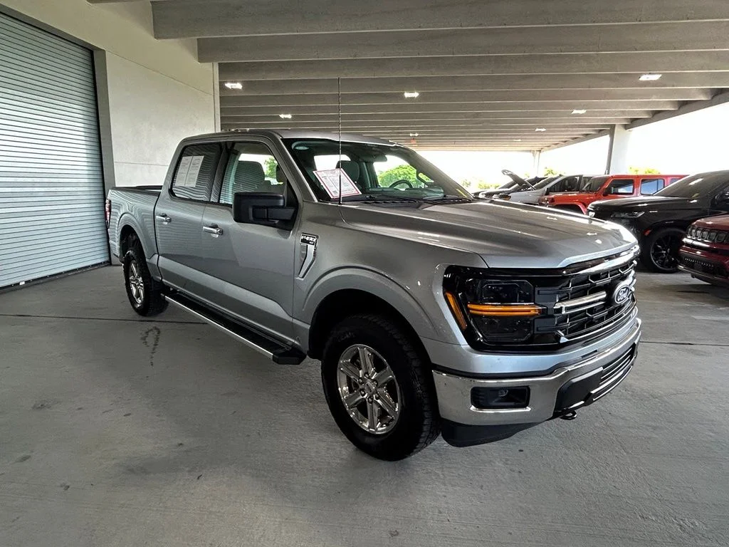 Used 2025 Silver Metallic Ford XLT image 7