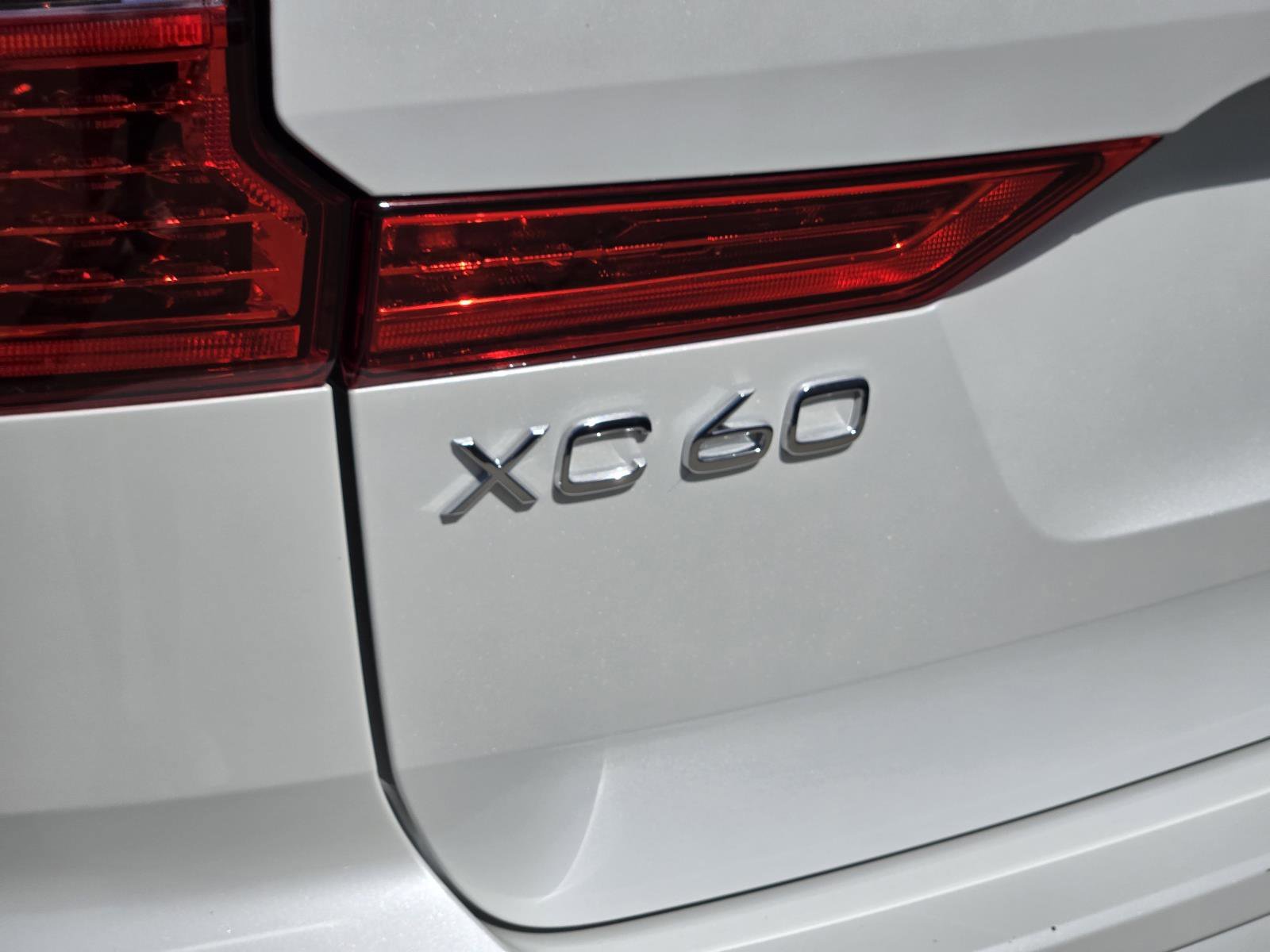 Used 2025 White Volvo Core image 10