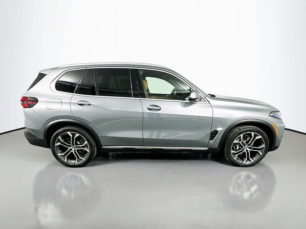 New 2026 Gray Metallic BMW xDrive40i image 4
