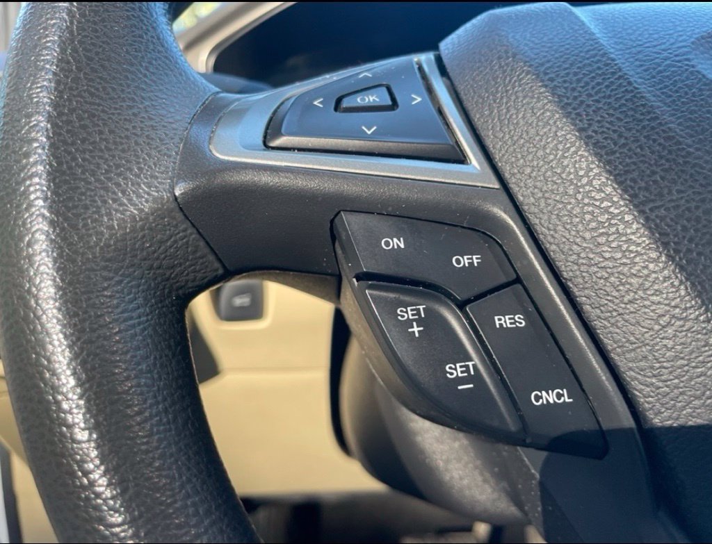 Used 2016 Oxford White Ford SE image 12