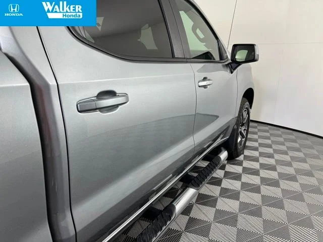 Used 2025 Sterling Gray Metallic Chevrolet LT image 11