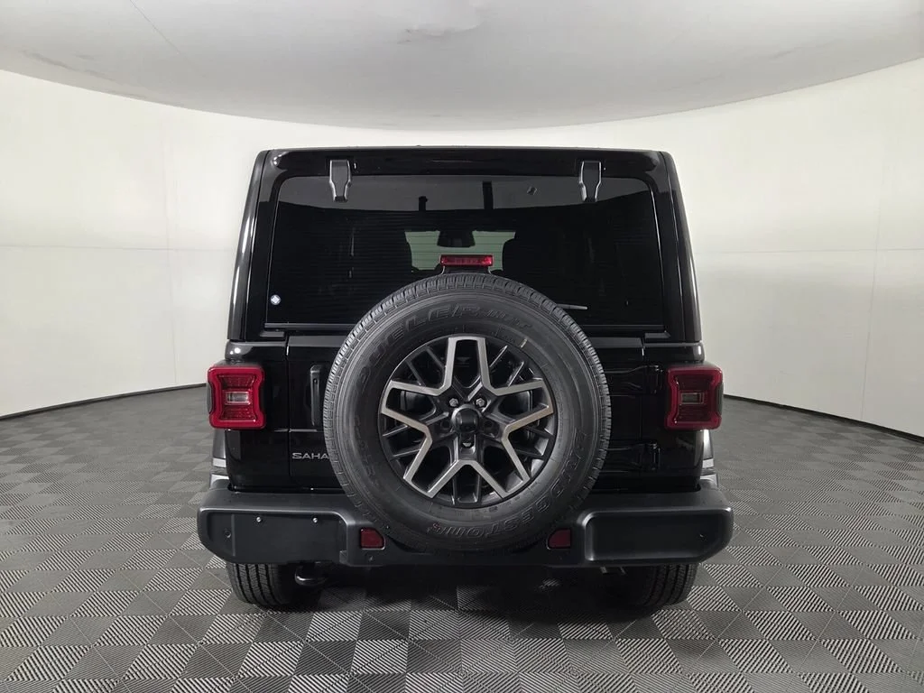 New 2026 Black Clear-Coat Exterior Paint Jeep Sahara image 5