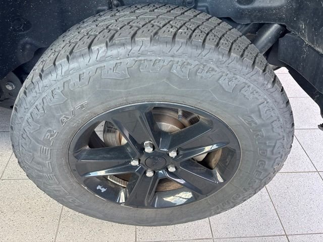 Used 2022 White Jeep Unlimited Sahara Altitude image 11
