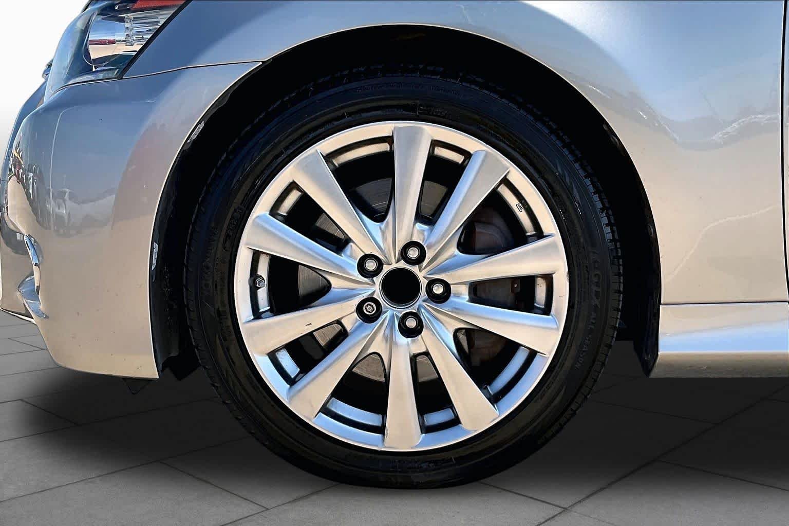 Used 2015 Atomic Silver Lexus  image 11