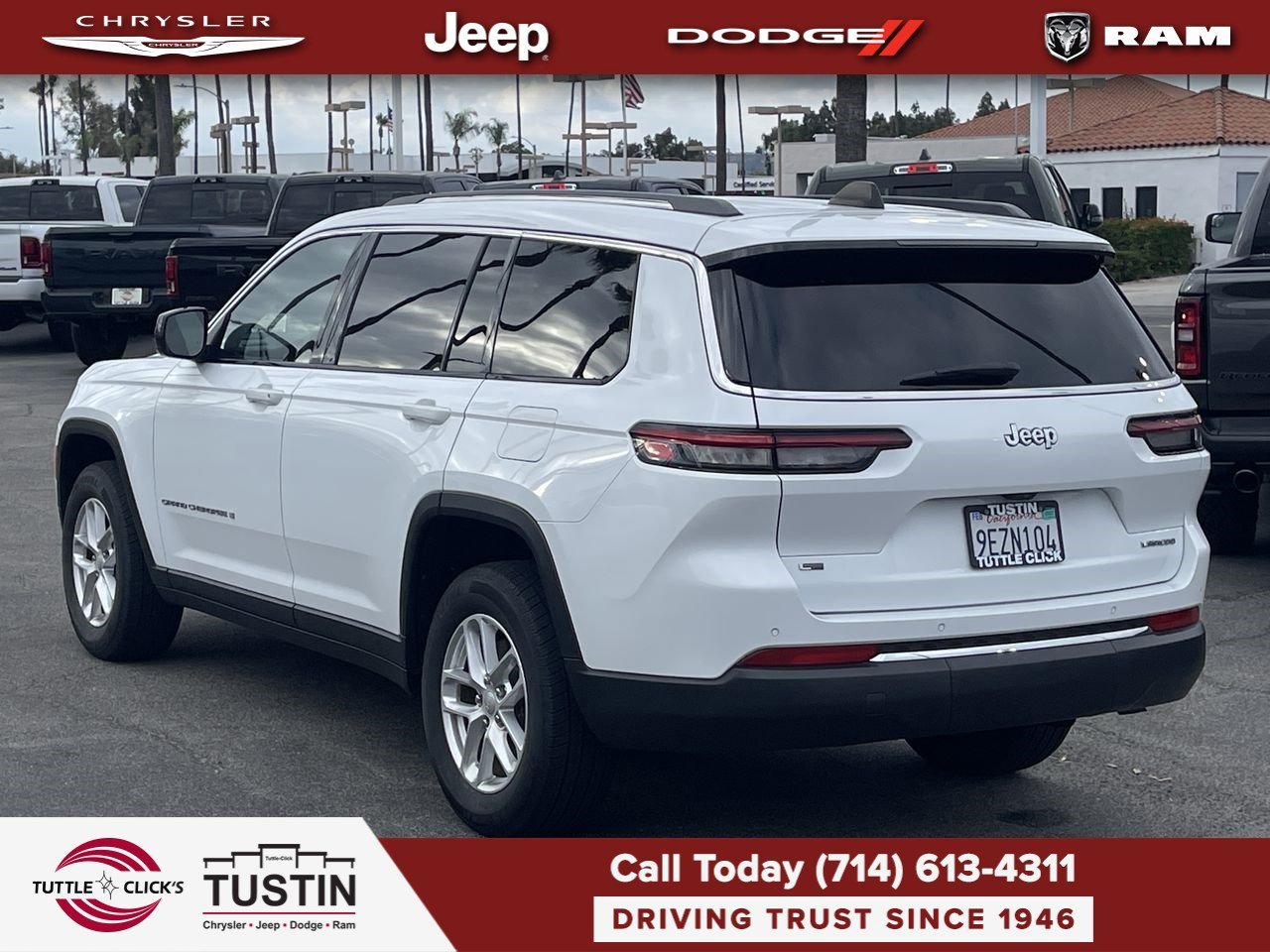 Used 2023 Bright White Clearcoat Jeep Laredo image 4