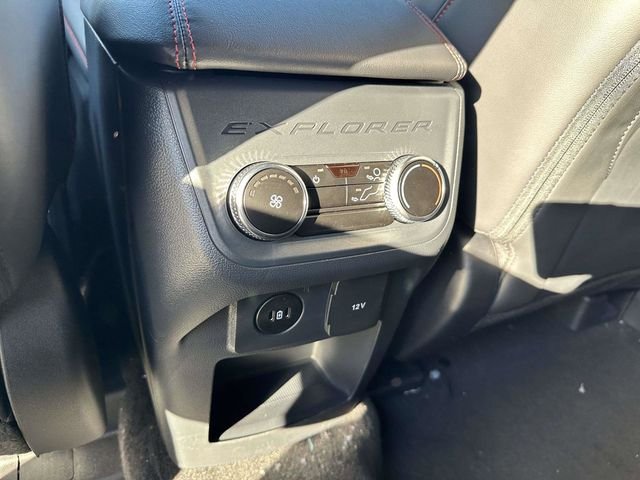 2026 Ford Explorer ST-Line - Photo 32